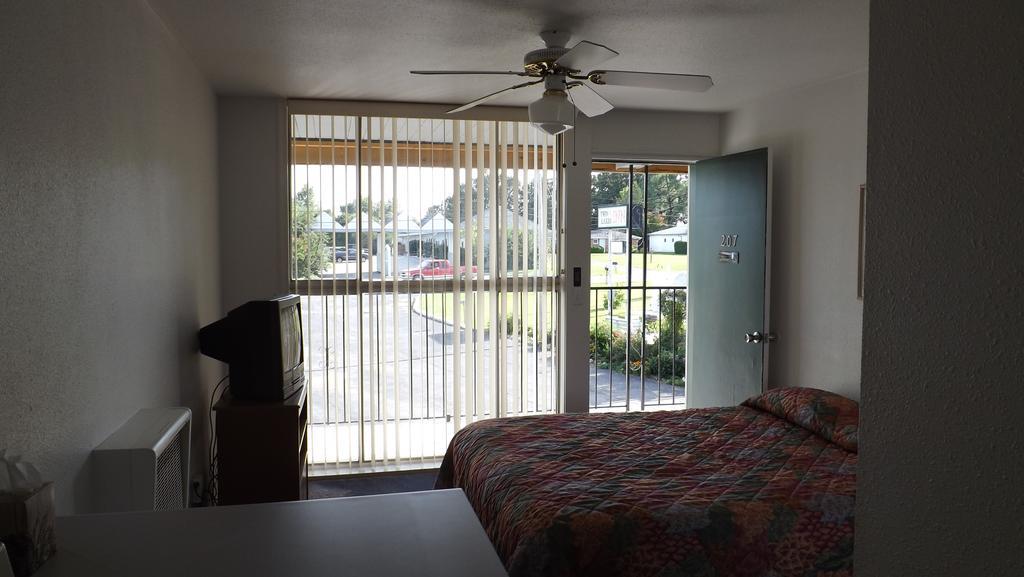Twin Lakes Inn Bull Shoals Room photo